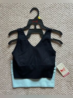 Pro-Fit Seamless Sports Tank Top Bra Size: Medium